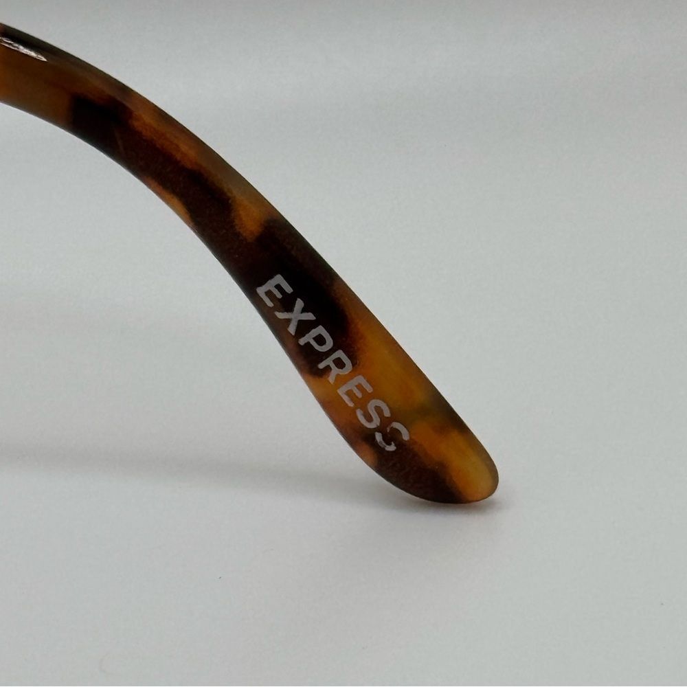 EXPRESS Bold Rim Sunglasses - Picture 8 of 8